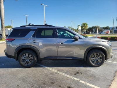 2022 Nissan Pathfinder SV