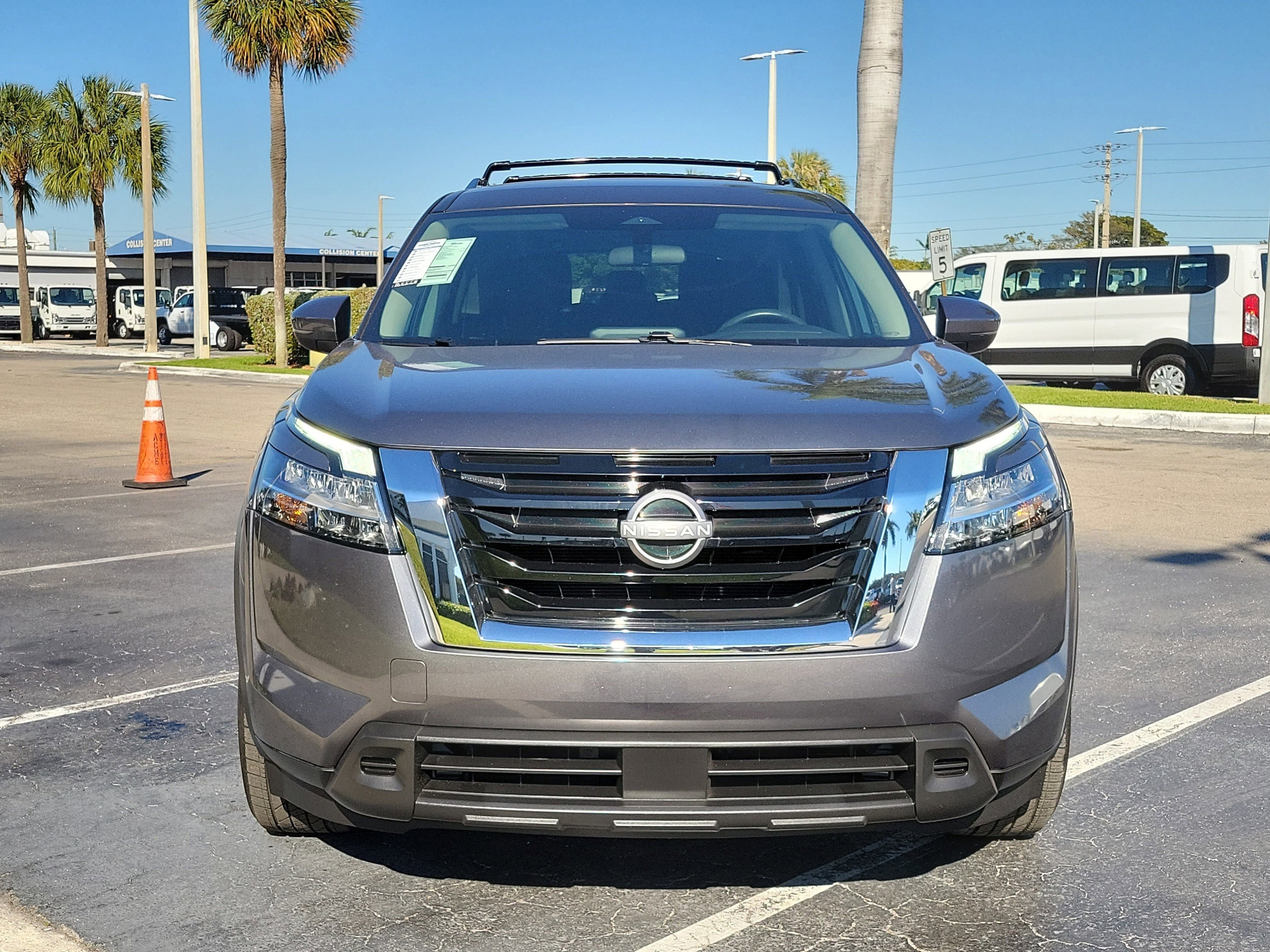 2022 Nissan Pathfinder SV