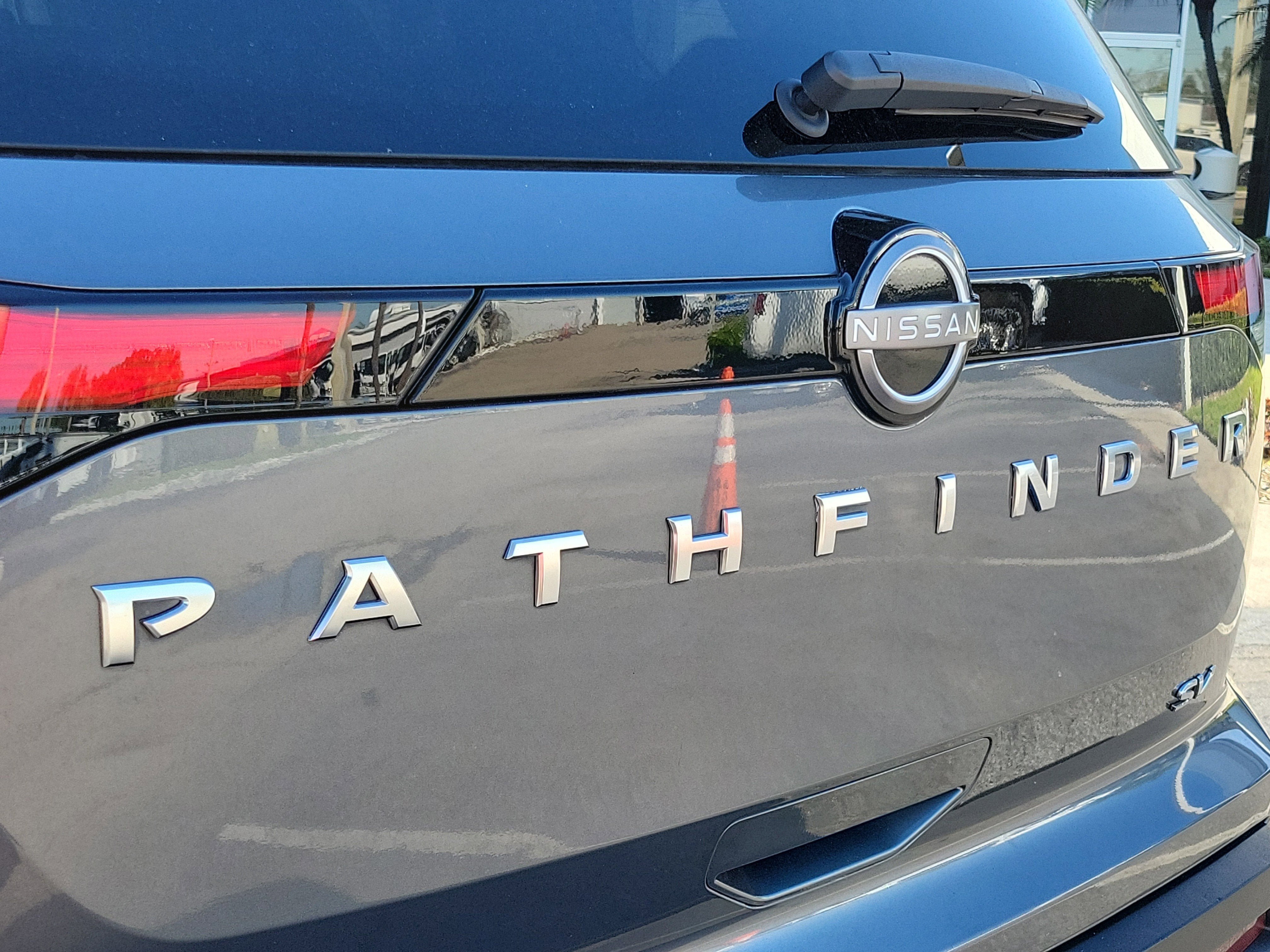 2022 Nissan Pathfinder SV