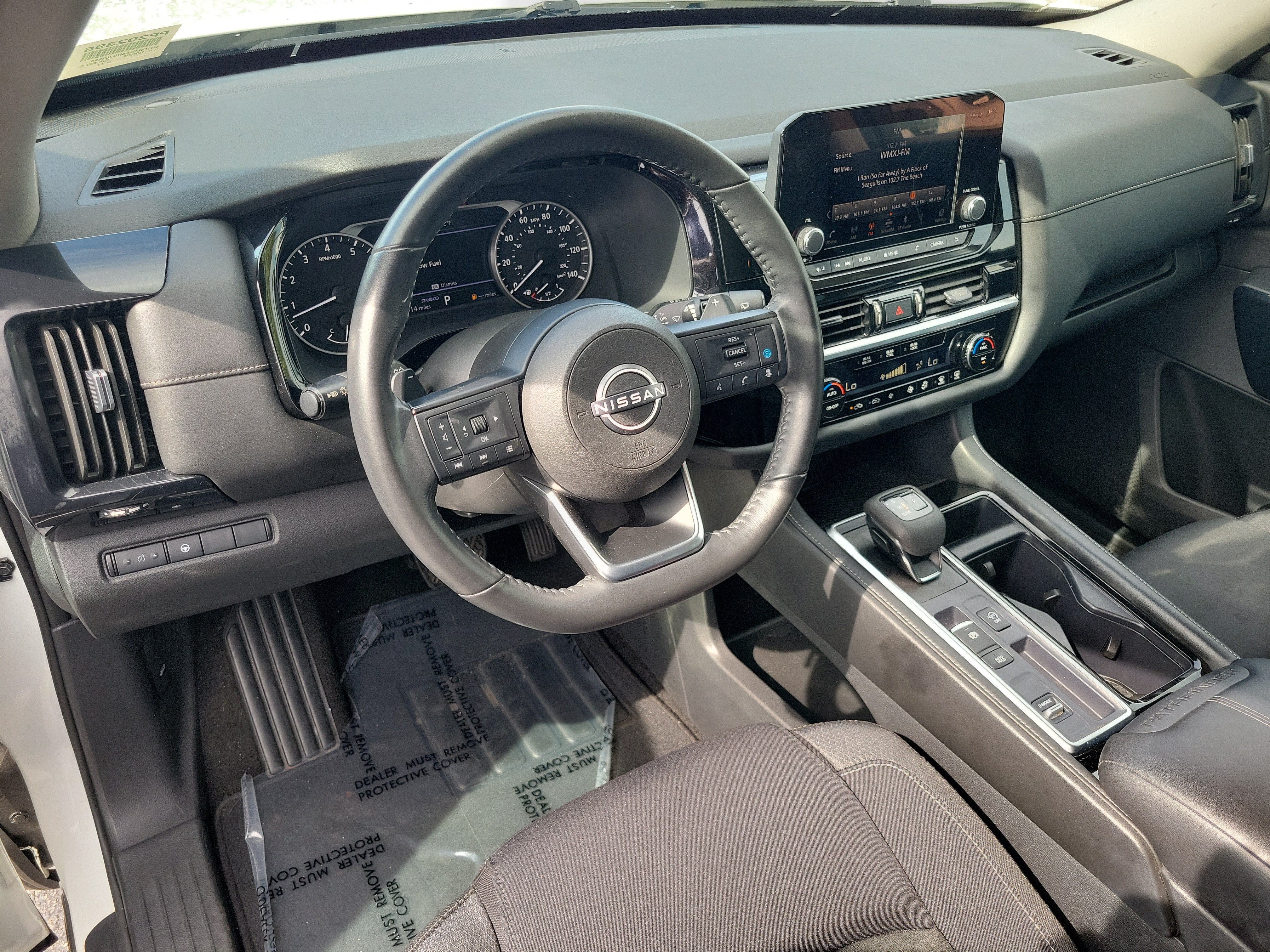 2024 Nissan Pathfinder SV
