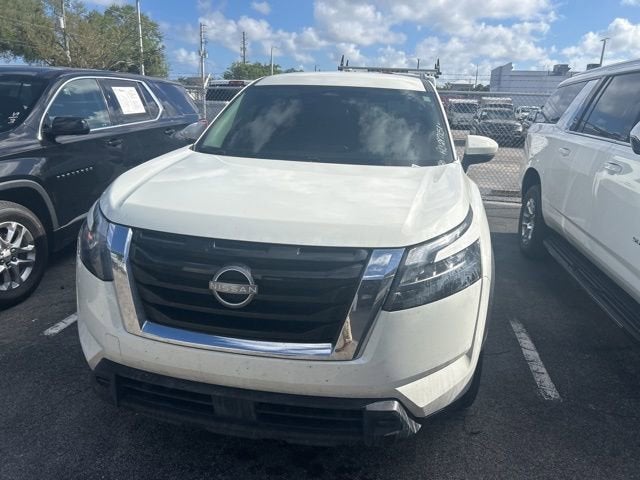 2024 Nissan Pathfinder SV