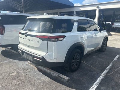 2024 Nissan Pathfinder SV