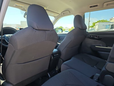 2024 Toyota Highlander LE