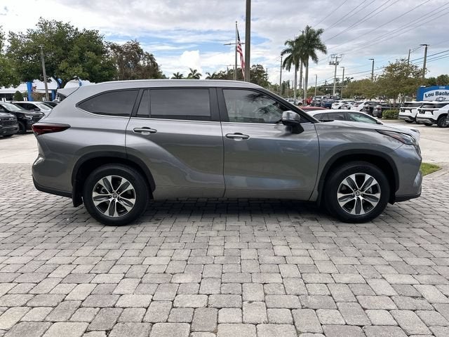 2025 Toyota Highlander LE