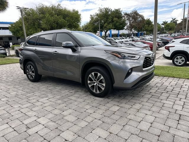 2025 Toyota Highlander LE