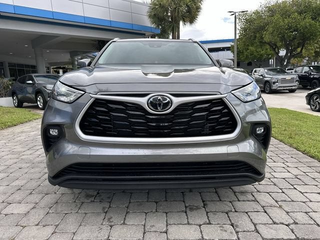 2025 Toyota Highlander LE