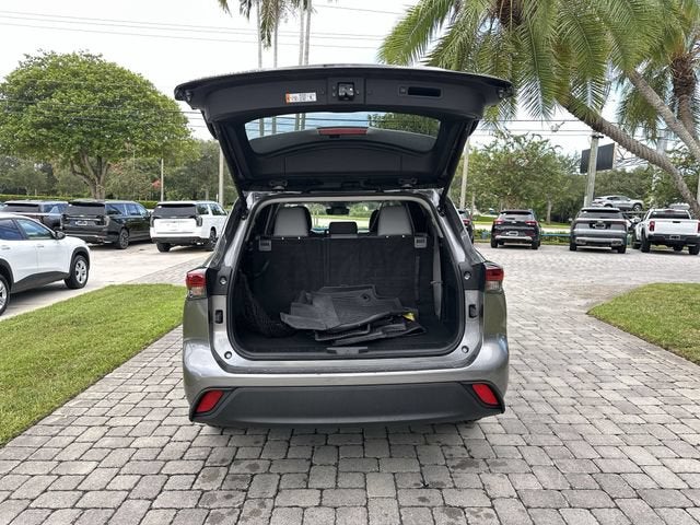 2025 Toyota Highlander LE
