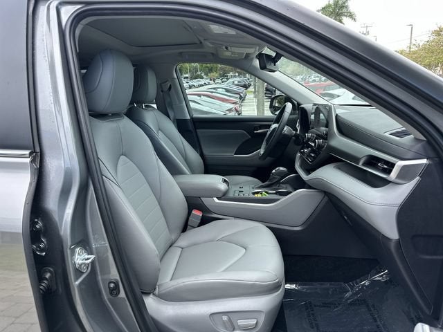 2025 Toyota Highlander LE