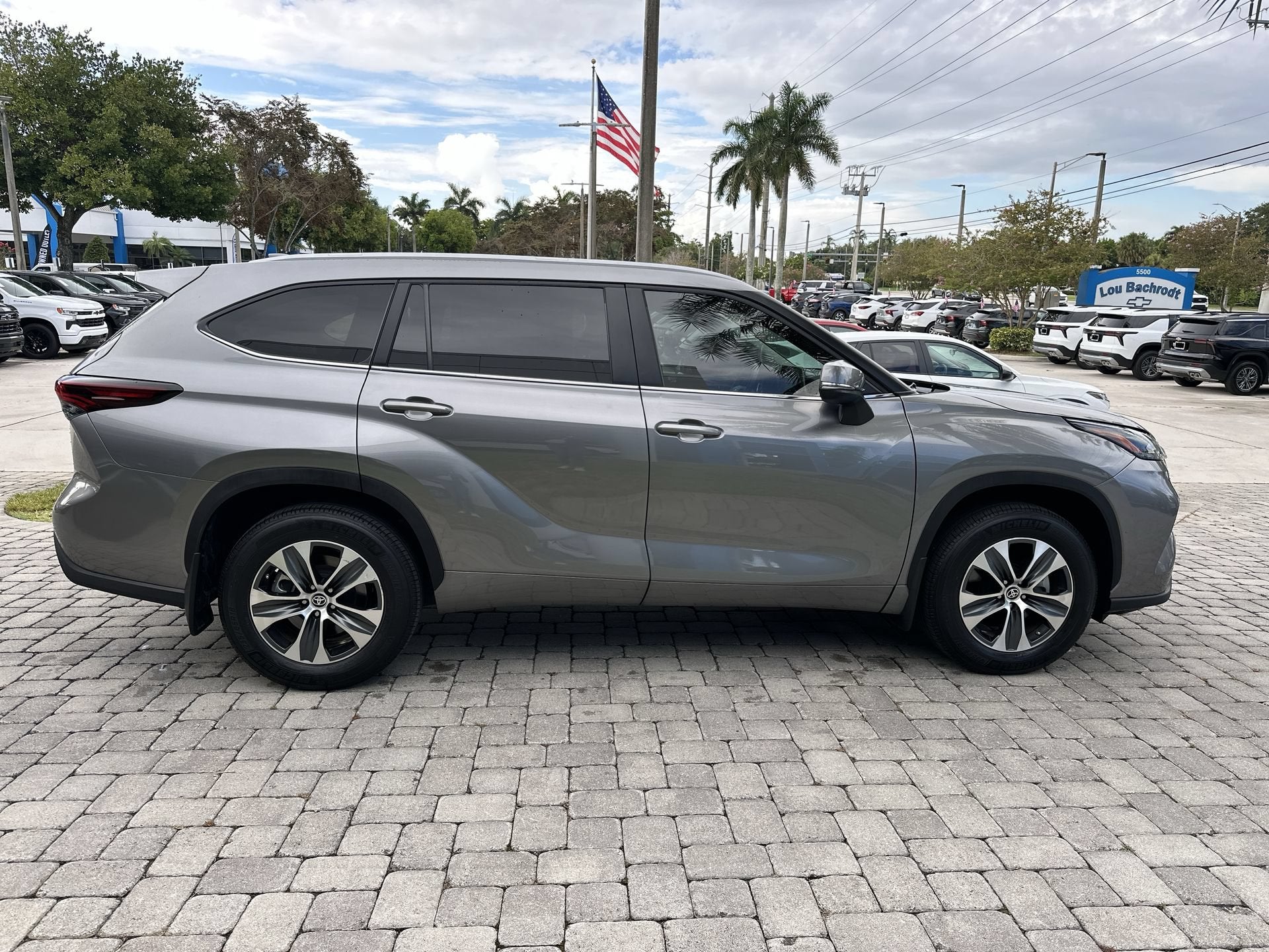 2025 Toyota Highlander LE