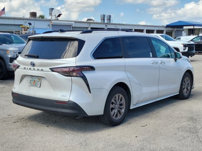 2025 Toyota Sienna XLE