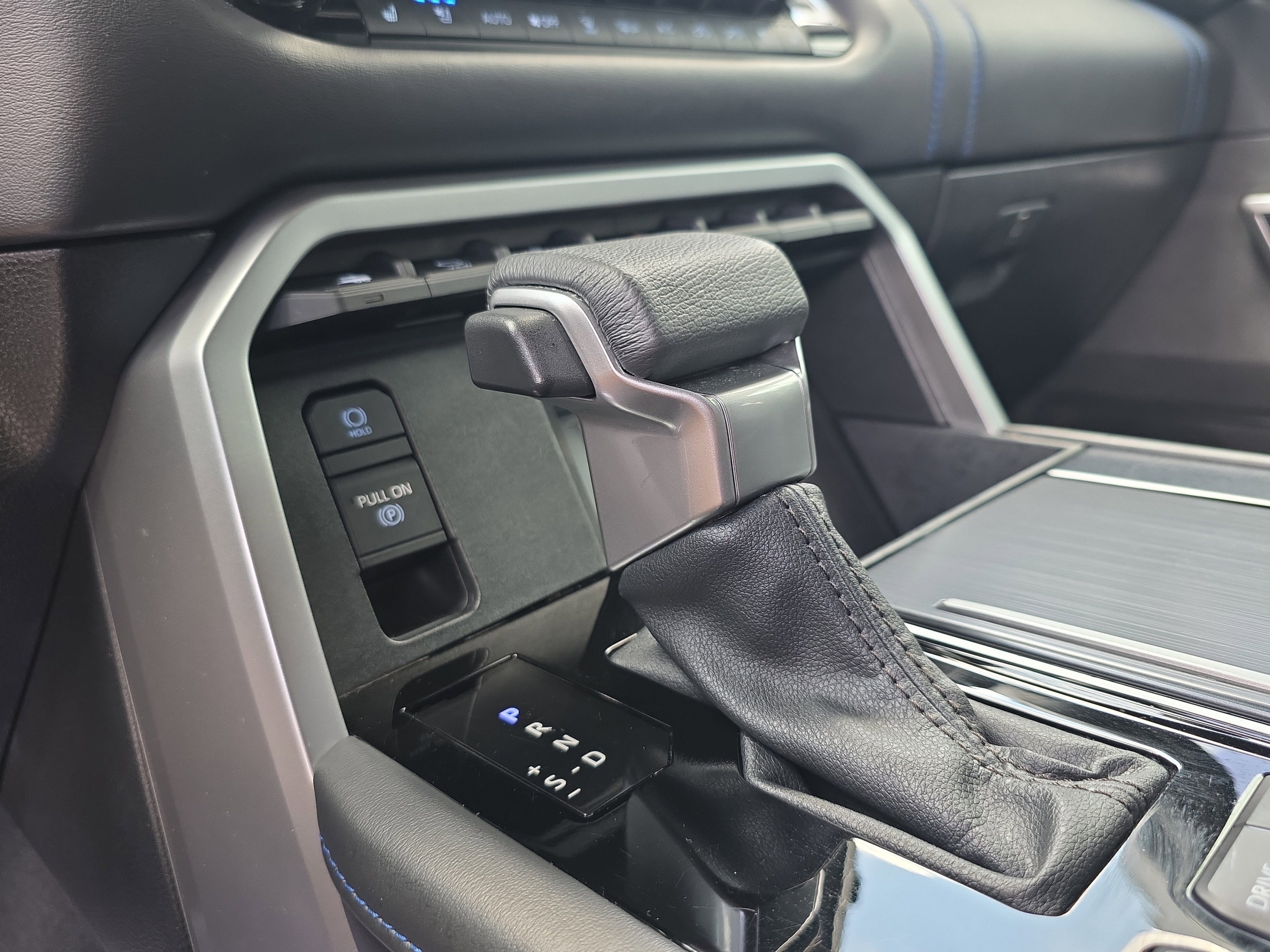 2024 Toyota Sequoia SR5