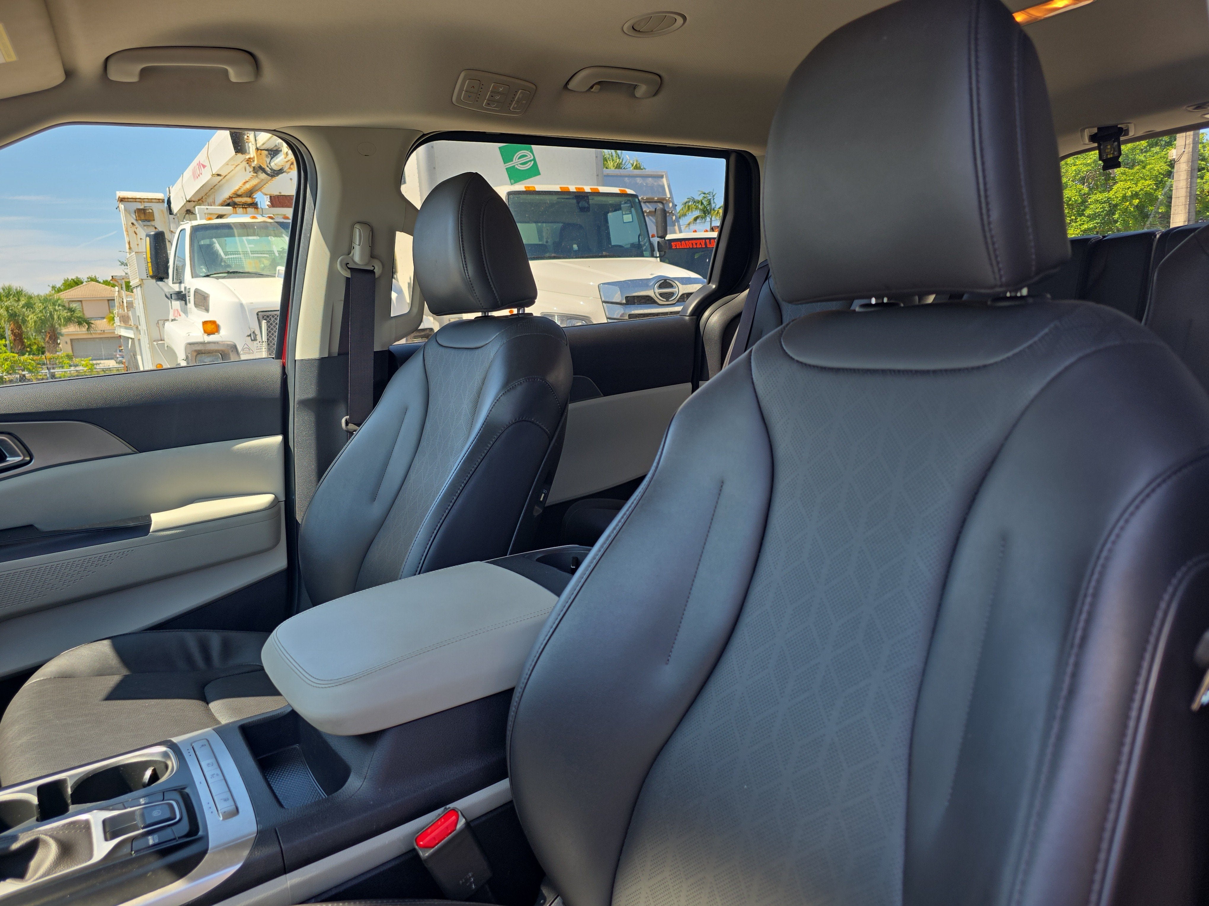 2024 Kia Carnival LX