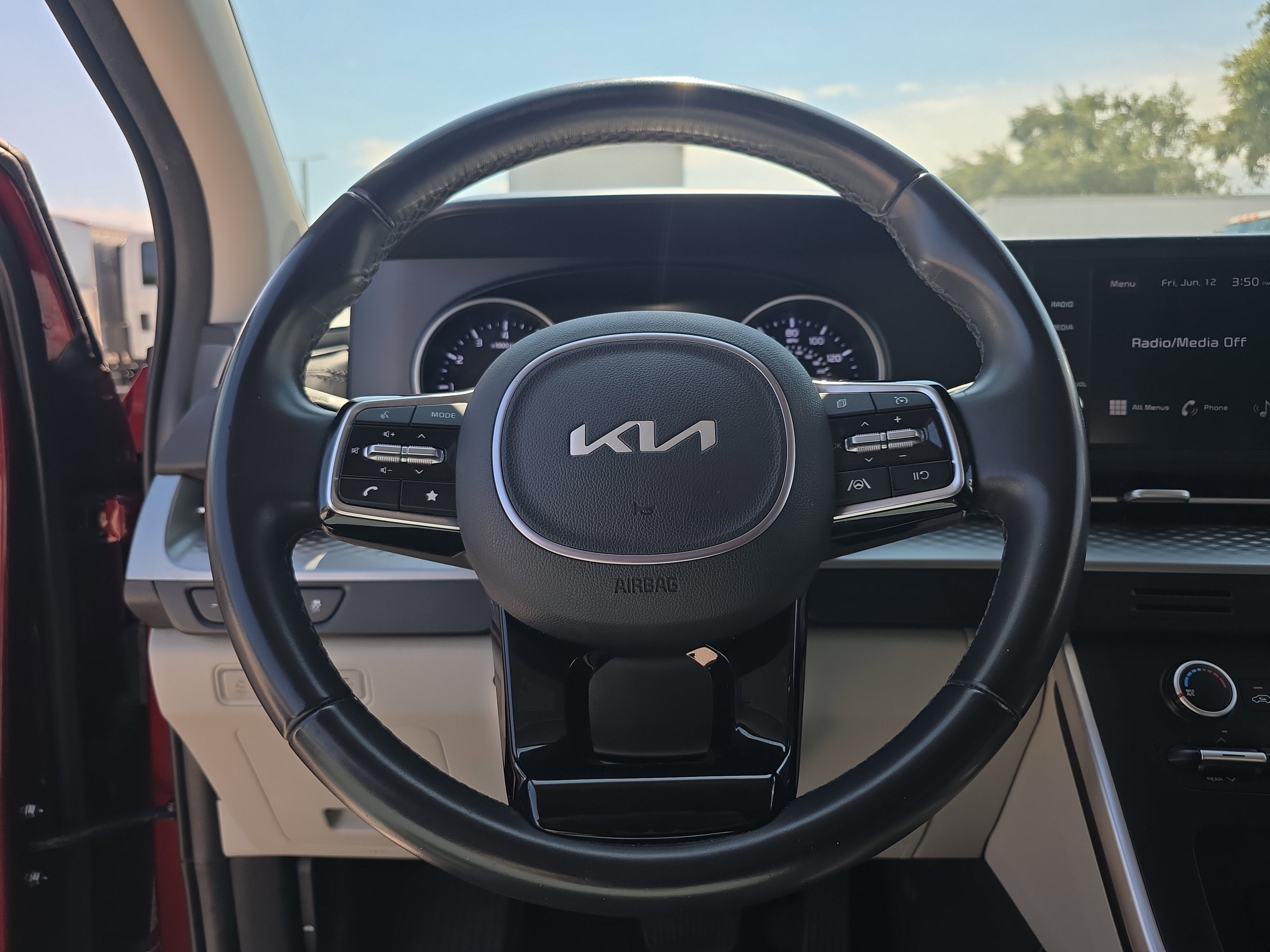 2024 Kia Carnival LX