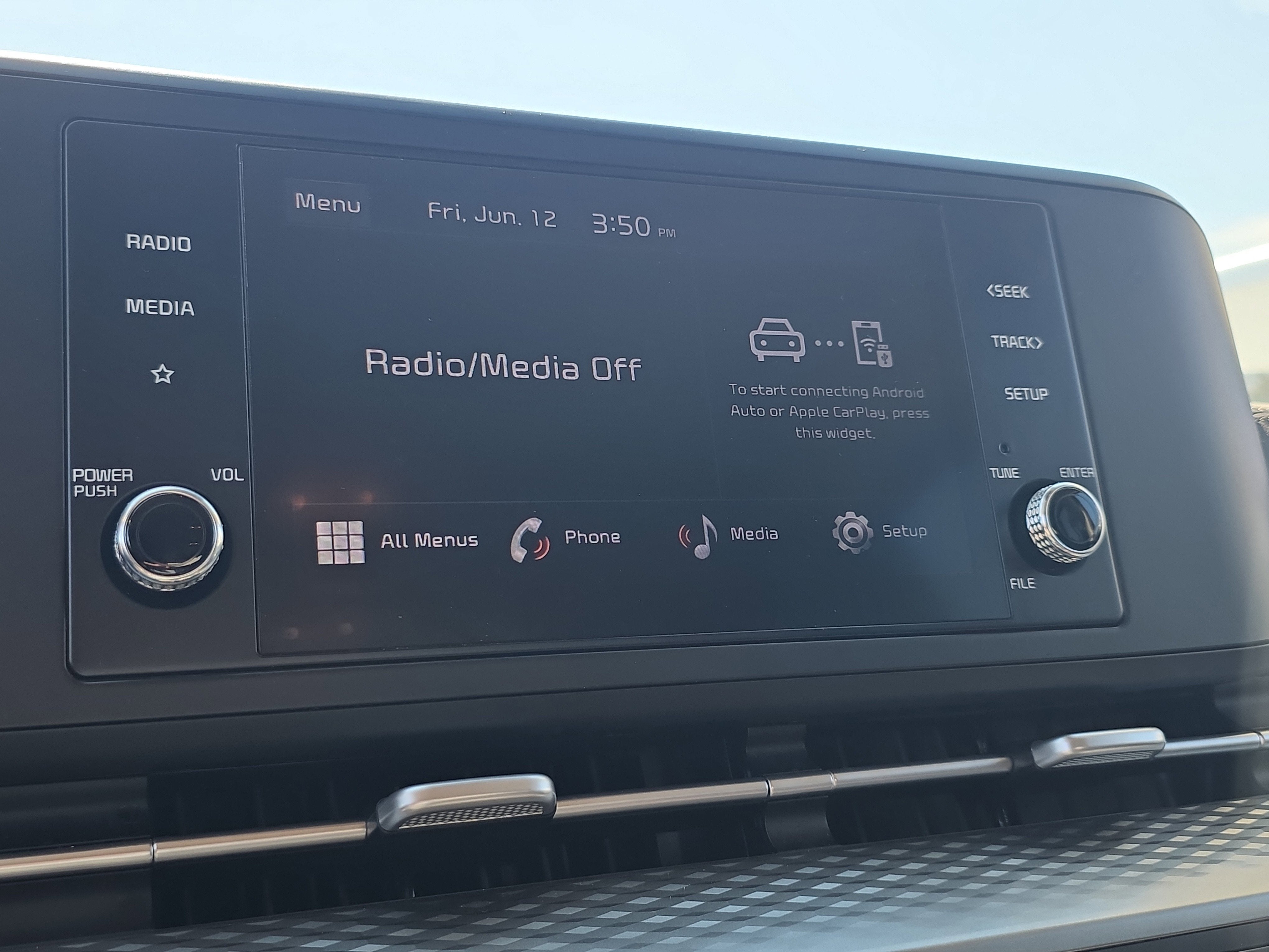 2024 Kia Carnival LX