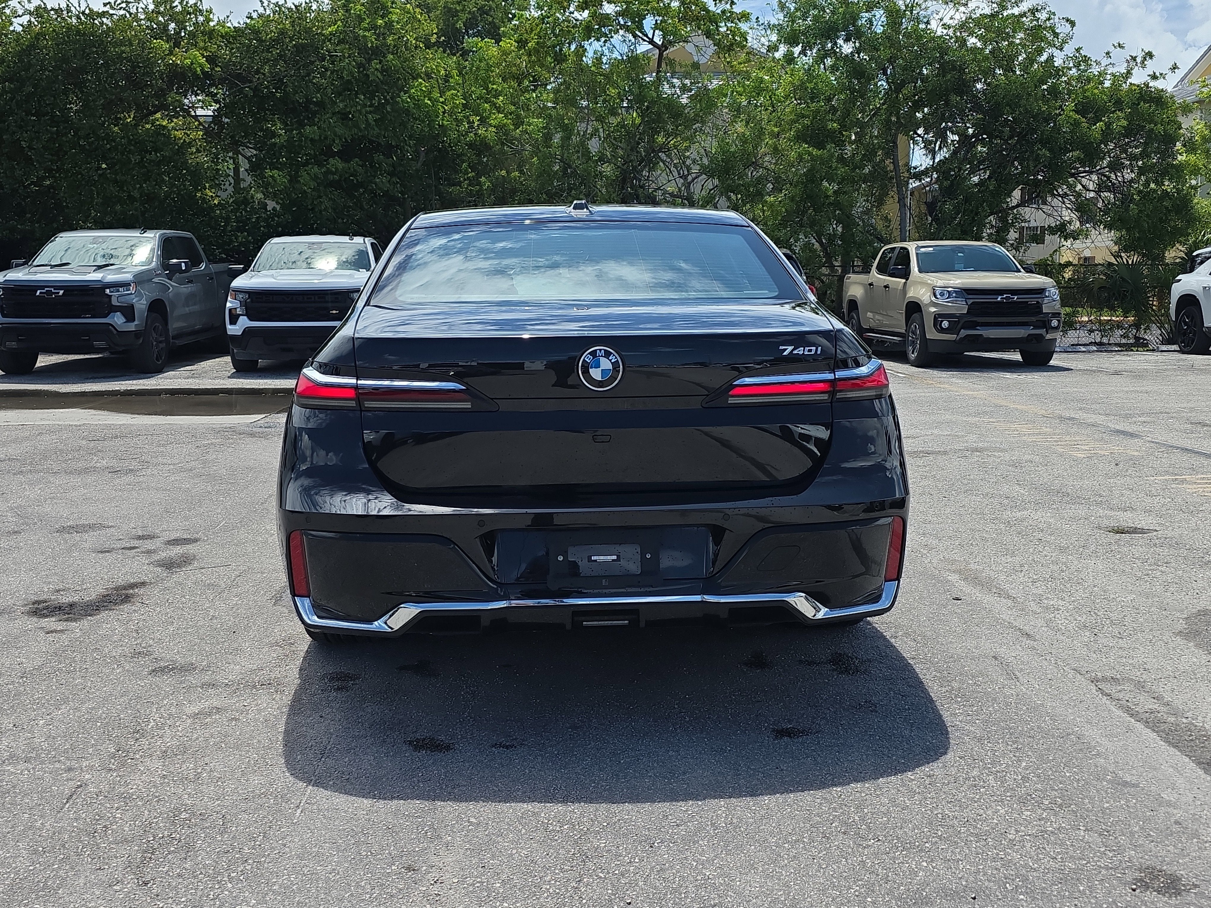 2023 BMW 7 Series 740i