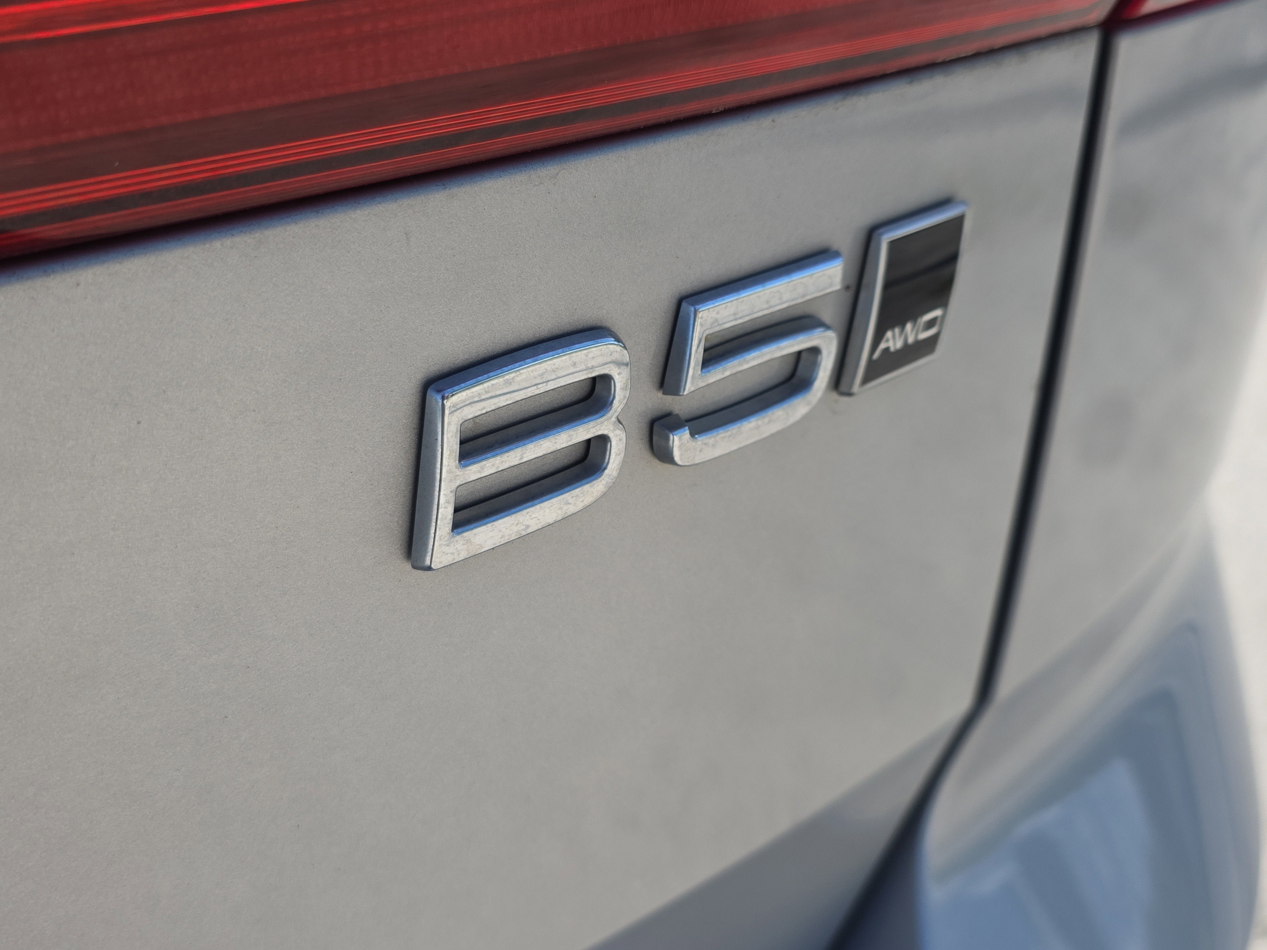 2024 Volvo XC60 Plus Dark Theme