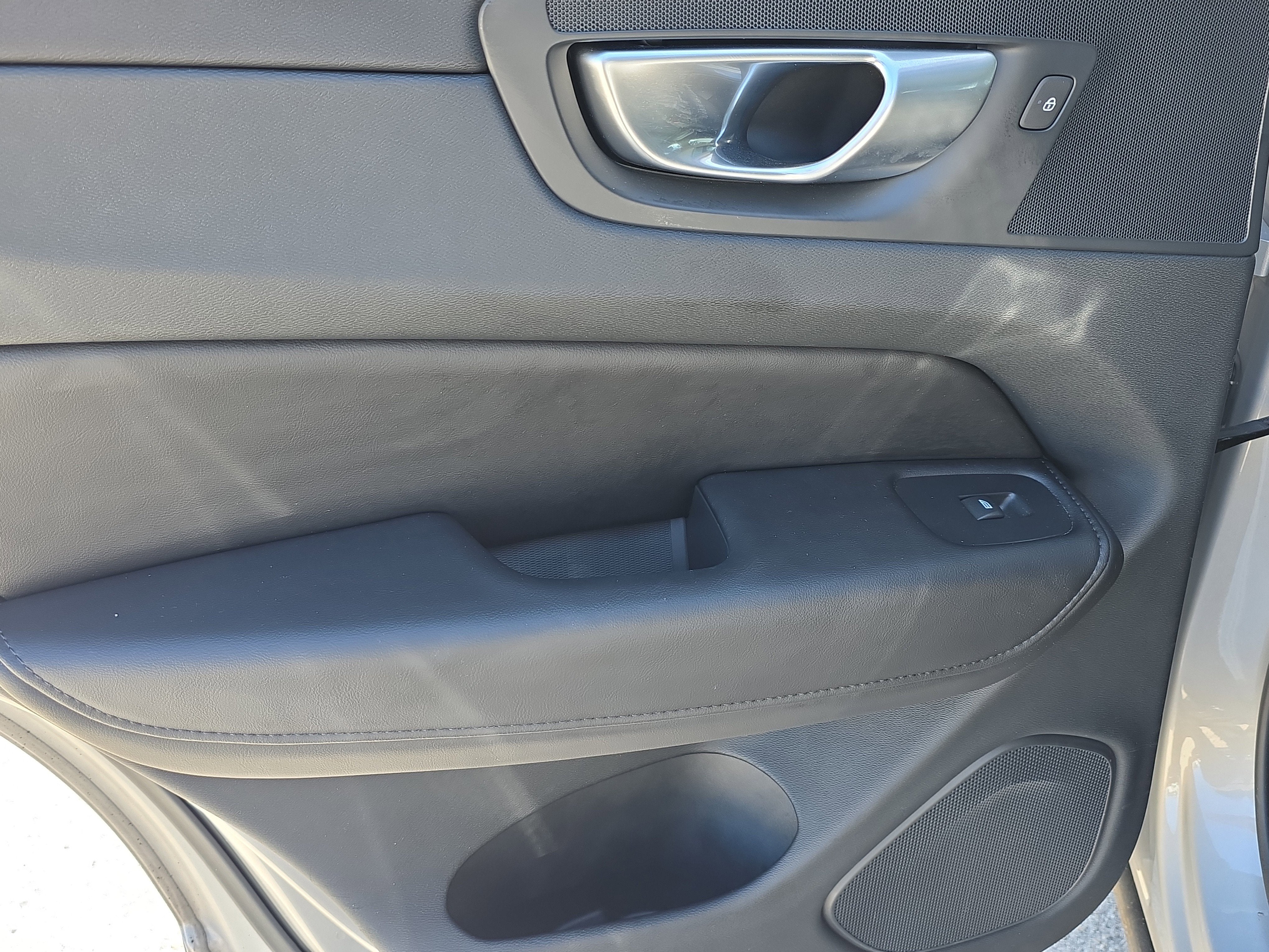 2024 Volvo XC60 Plus Dark Theme