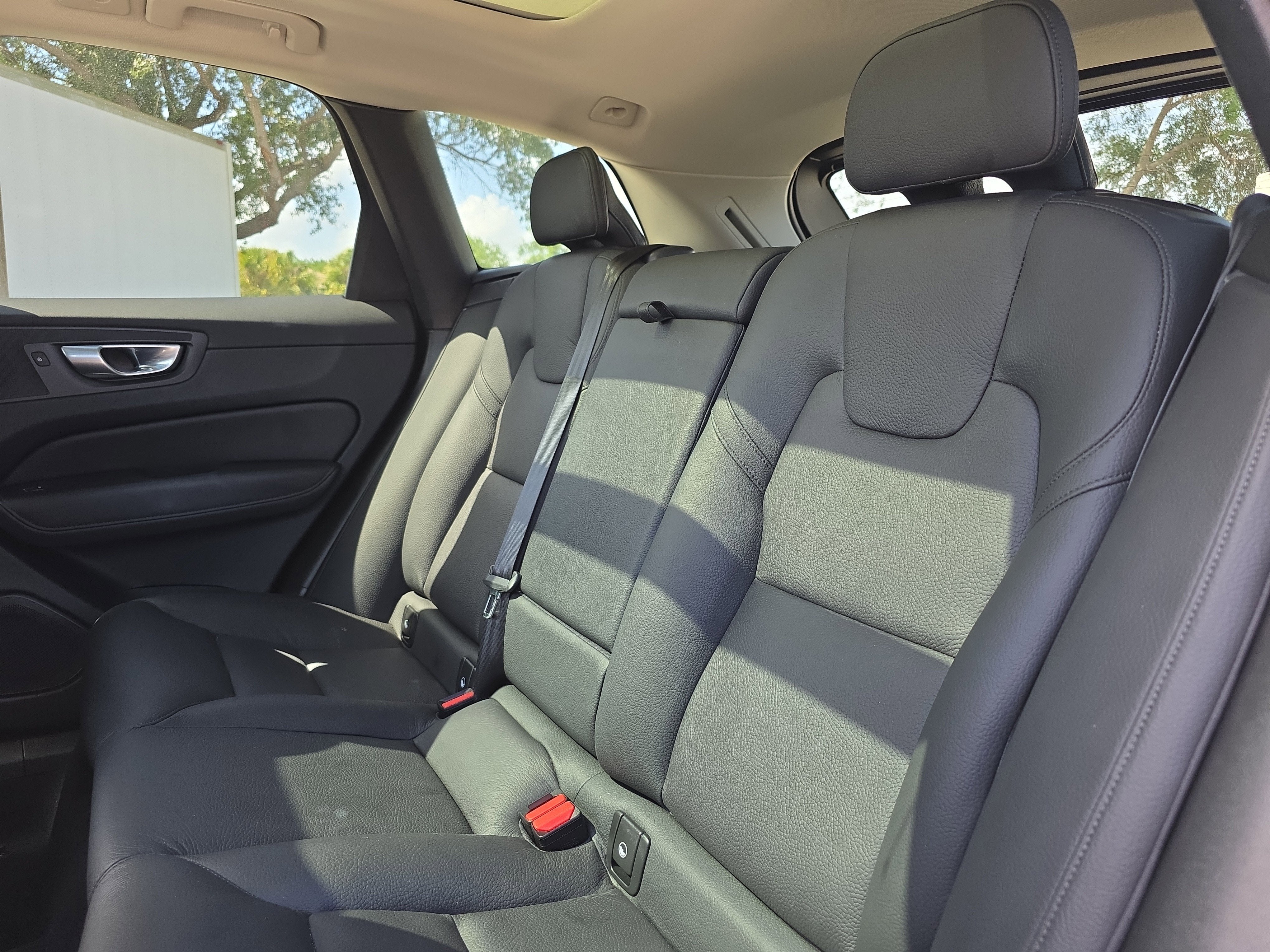 2024 Volvo XC60 Plus Dark Theme