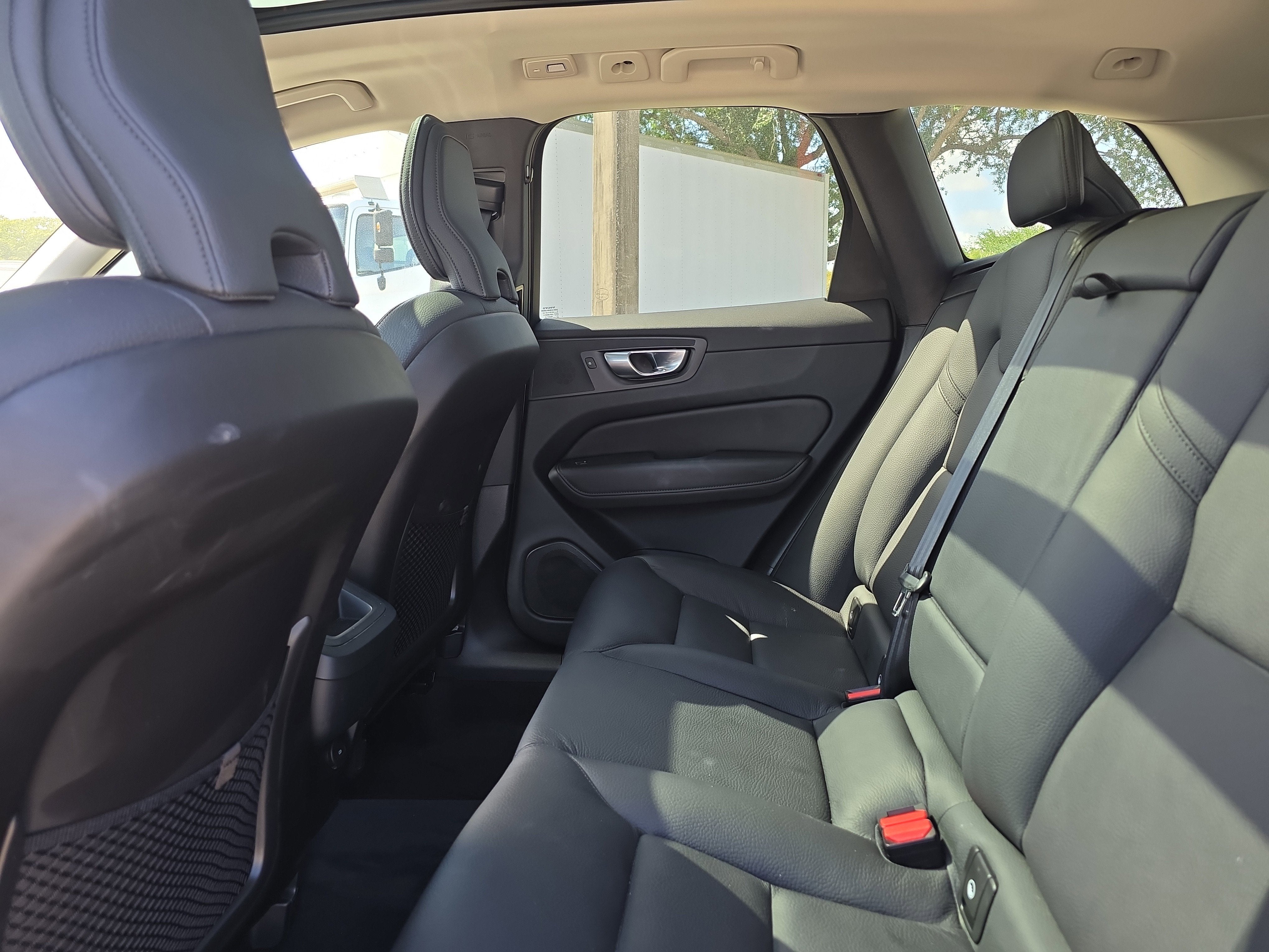 2024 Volvo XC60 Plus Dark Theme