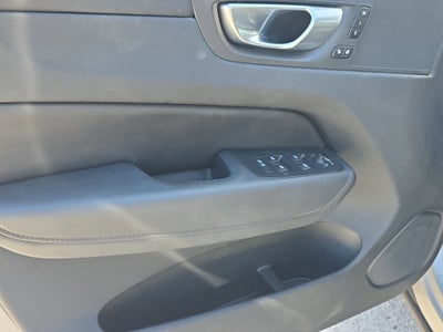 2024 Volvo XC60 Plus Dark Theme