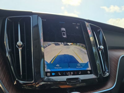 2024 Volvo XC60 Plus Dark Theme